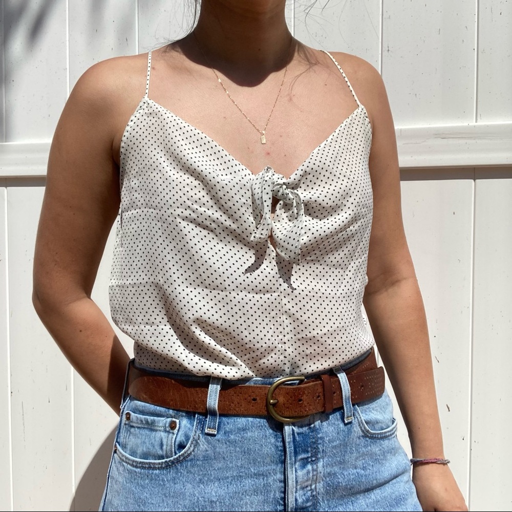 *Closet clear out LAST CHANCE* Ivy & Main Tie Front White Polka Dot Tank